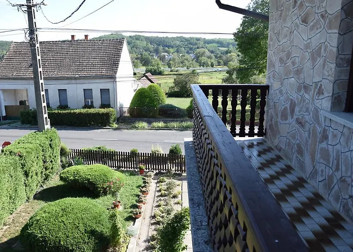 Pensiune Pesti Vendeghaz *